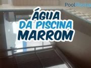 Água da piscina marrom