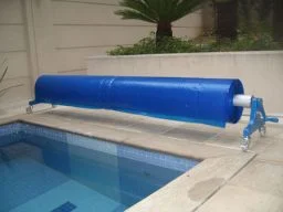 Capa térmica para piscina no enrolador