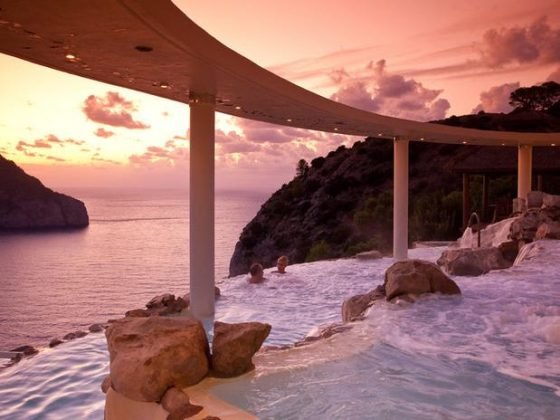 Hotel Hacienda Na Xamena, Espanha - O resort está localizado no topo de um penhasco, a 180 metros do mar. Sua piscina possui uma vista panorâmica do parque ecológico que fica ao redor do hotel