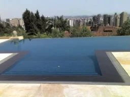 Piscina com borda infinita