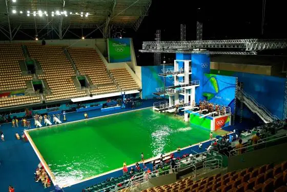 A piscina verde da Olimpíada do Rio 2016