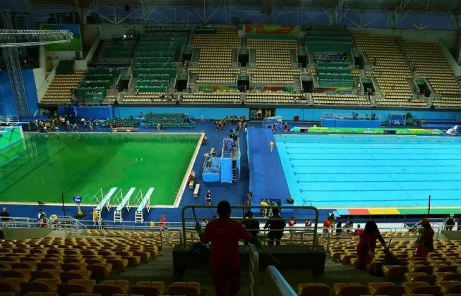 A piscina verde da Olimpíada do Rio 2016