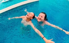 Usar piscina na chuva